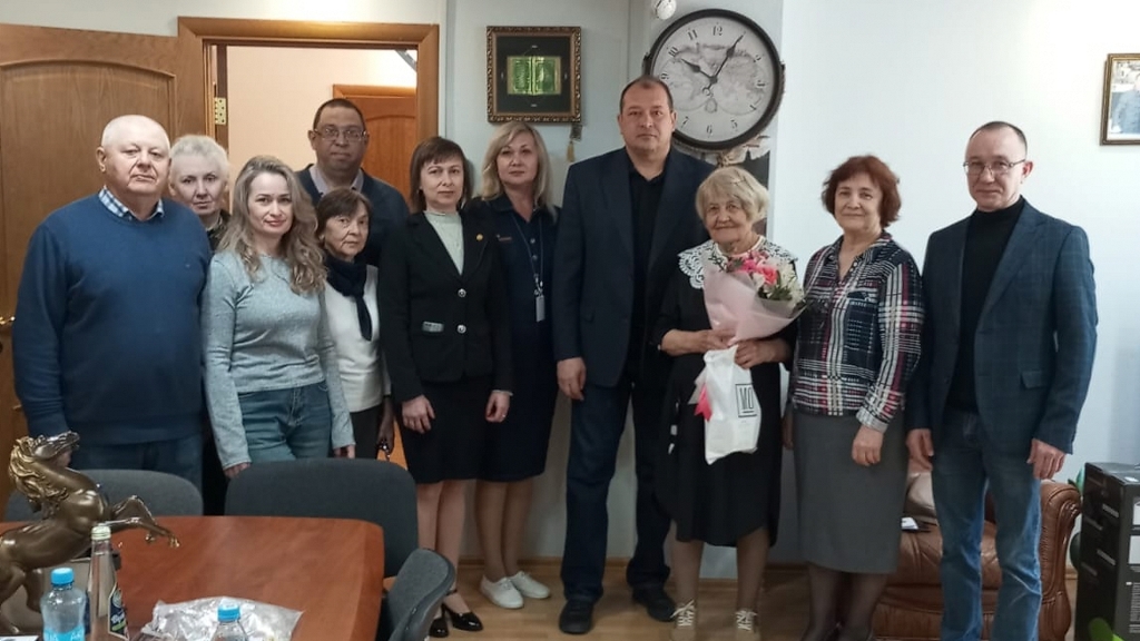 В преддверии 80-летия Победы в Великой Отечественной войне в ГБУ «Дворец спорта» состоялась встреча с бывшим сотрудником Малыгиной Эльвирой Васильевной